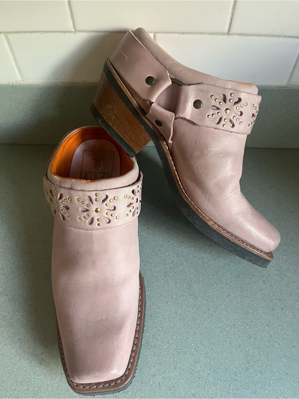 Frye Women's Blush pink Studded Ankle Booties Sz 7.5-8 - Picture 3 of 11